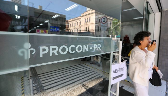 Procon-PR alerta para golpes envolvendo repasses do governo federal a famílias
